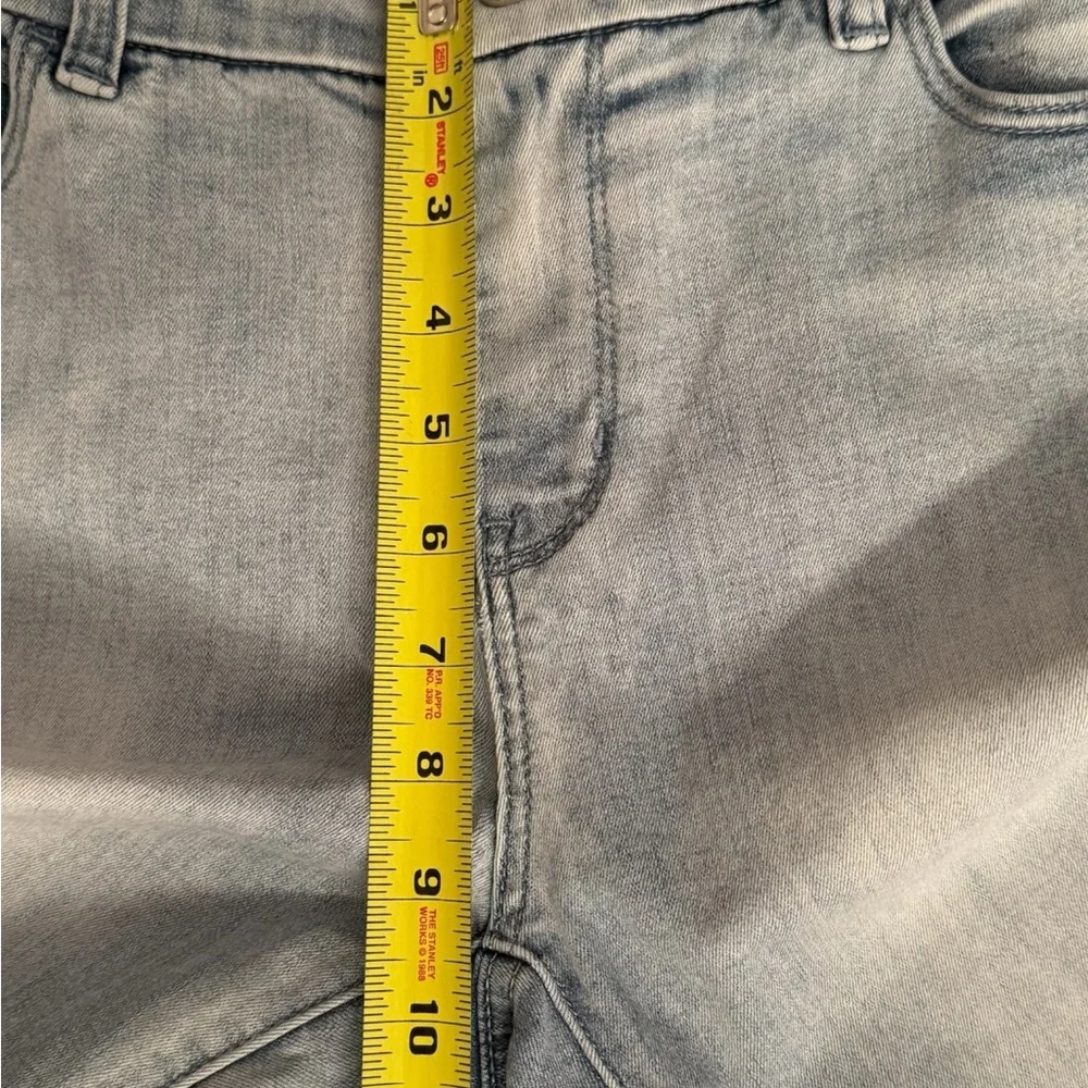 Chico’s light wash floral embroidered denim jeans size 8/10 - Picture 7 of 7
